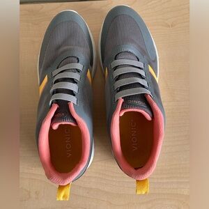 Vionic Layla Leisure Sneakers Size 9